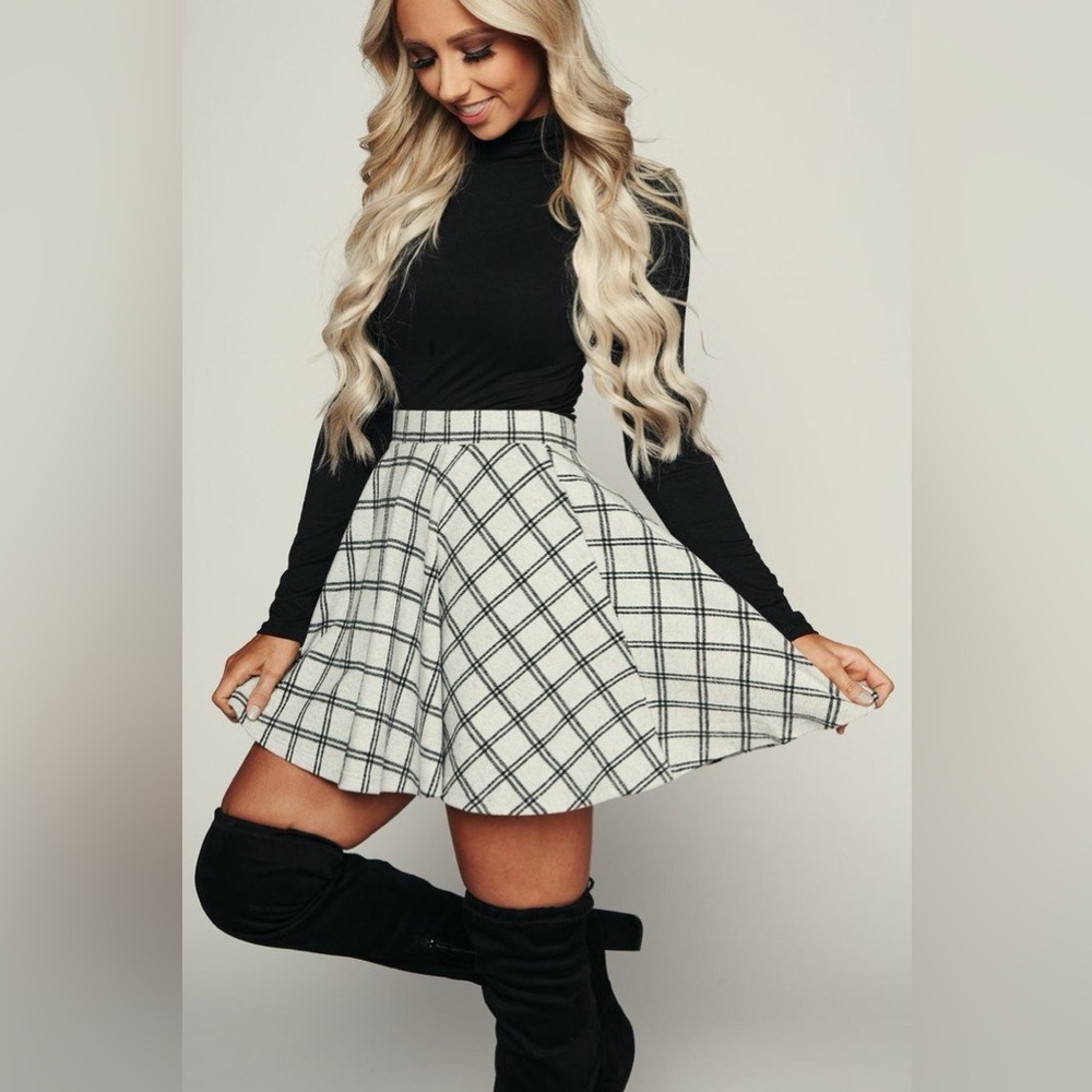 NanaMacs original love hard plaid skirt. (SMALL)